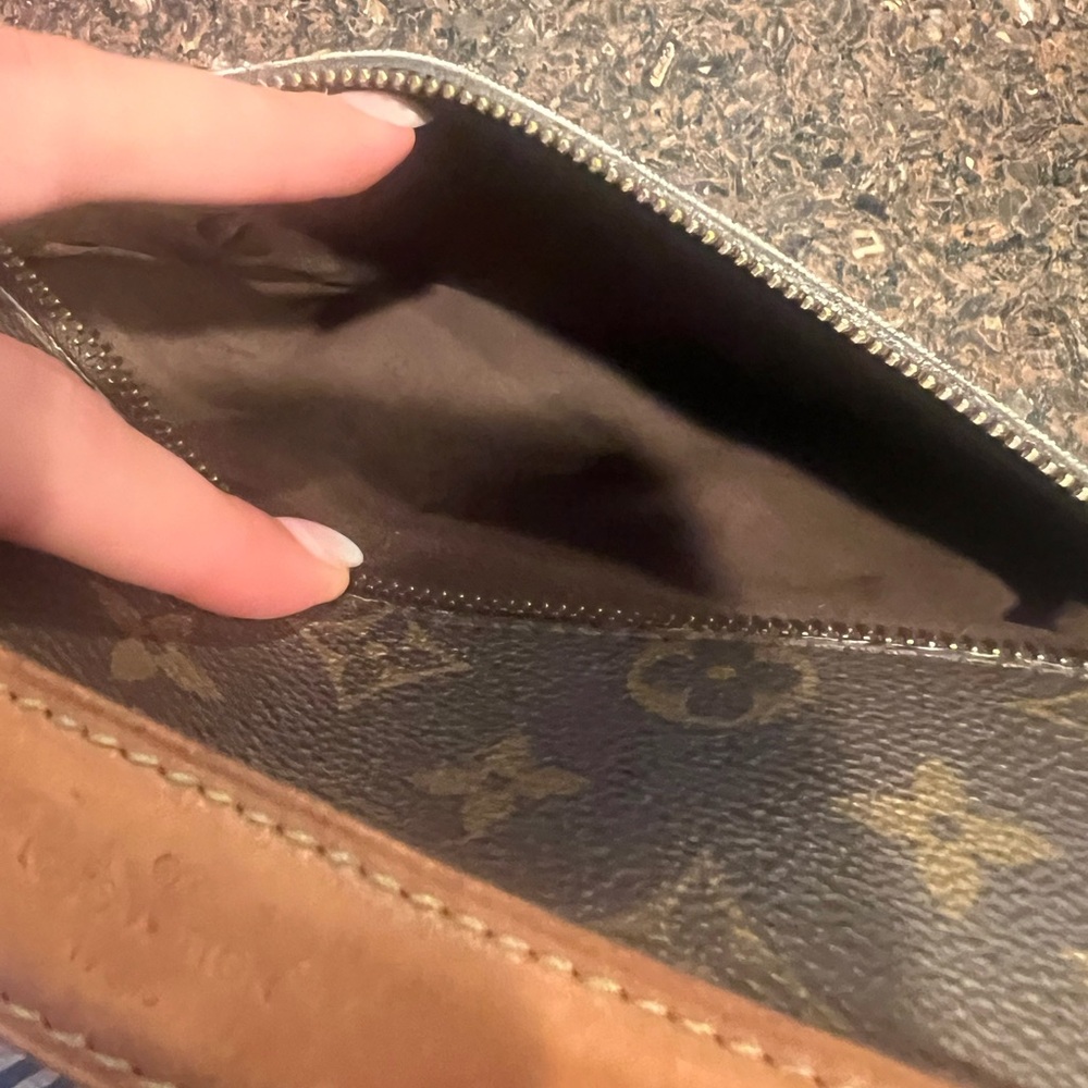 Louis Vuitton Pochette Métis Monogram - Picture 11 of 15